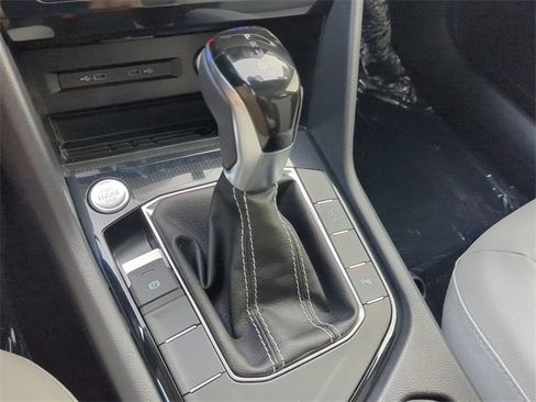 New 2025 Volkswagen Taos SE image 25