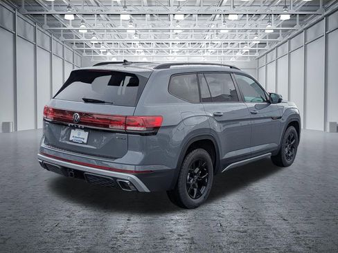 New 2026 Volkswagen Atlas Peak Edition image 5