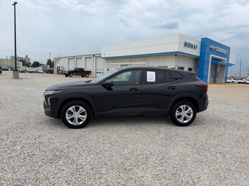 Used 2026 Chevrolet Trax LS FWD image 6
