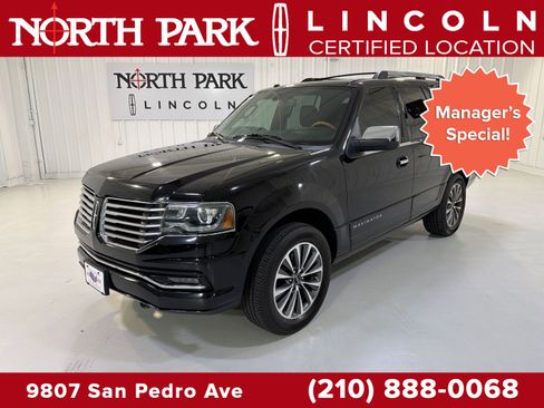 Used 2017 Lincoln Navigator Select RWD image 1