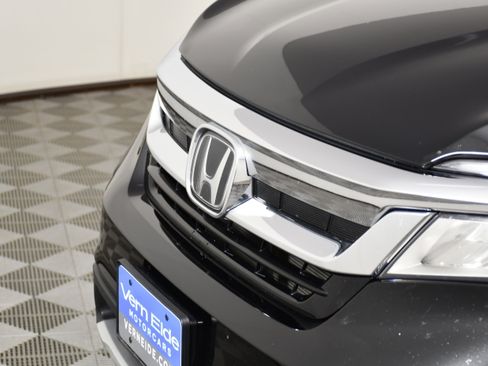 Used 2019 Honda Pilot Touring image 11