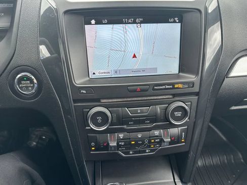 Used 2017 Ford Explorer XLT w/ Equipment Group 202A AWD/4WD image 15