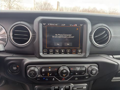 Used 2023 Jeep Wrangler Sahara w/ Cold Weather Group image 25