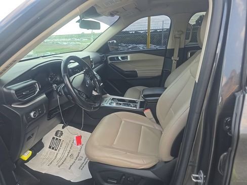 Used 2020 Ford Explorer XLT w/ Equipment Group 202A AWD/4WD image 2
