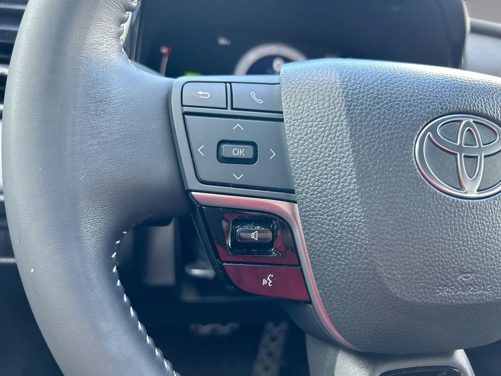 Used 2025 Toyota Camry SE w/ Convenience Package FWD image 16