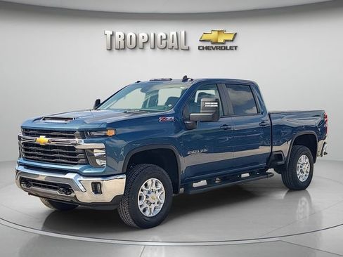 Used 2025 Chevrolet Silverado 2500 LT AWD/4WD image 1