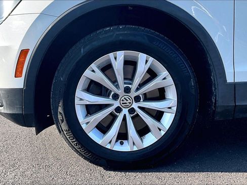 Used 2018 Volkswagen Tiguan SE w/ 3rd Row Seat Package AWD/4WD image 9