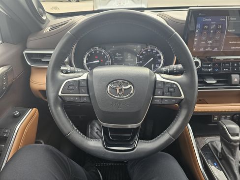 Used 2022 Toyota Highlander Platinum image 20