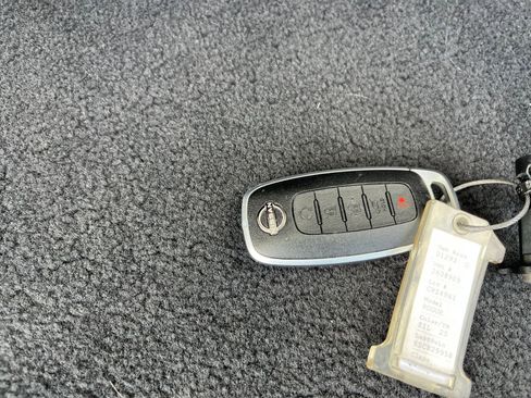 Used 2025 Nissan Rogue SV AWD/4WD image 27