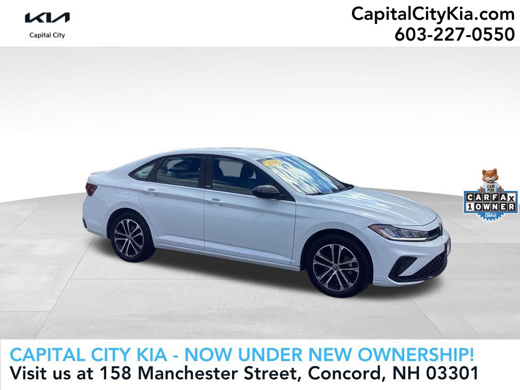 Used 2025 Volkswagen Jetta Sport FWD image 1