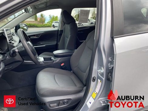 Used 2024 Toyota RAV4 XLE AWD/4WD image 31