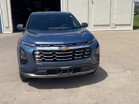 Used 2025 Chevrolet Equinox LT FWD image 3