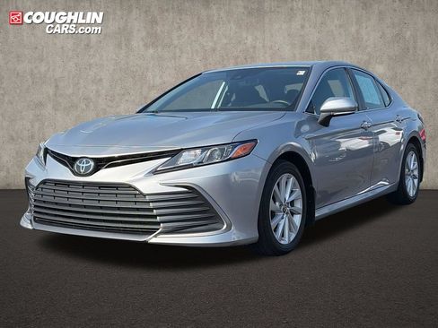 Used 2022 Toyota Camry LE w/ Convenience Package FWD image 4