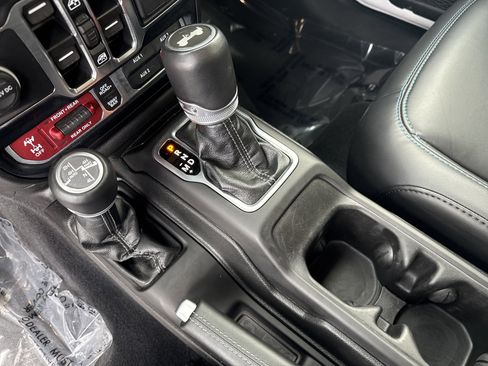 Used 2024 Jeep Wrangler Unlimited Rubicon 4xe image 26