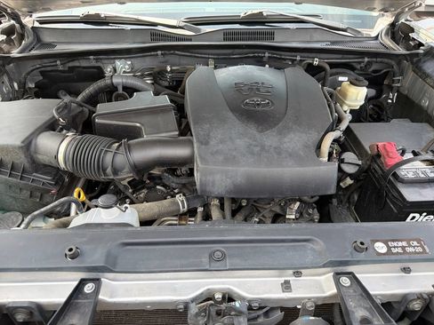 Used 2016 Toyota Tacoma SR5 w/ Towing Package AWD/4WD image 22