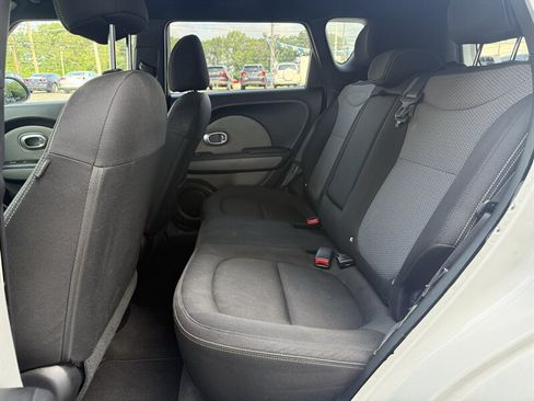 Used 2017 Kia Soul + FWD image 12
