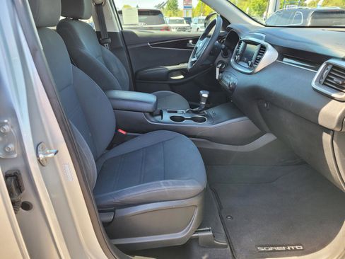 Used 2019 Kia Sorento L FWD image 20