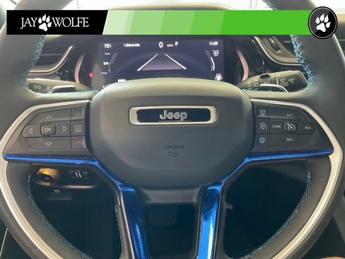 Used 2023 Jeep Grand Cherokee Trailhawk AWD/4WD image 12