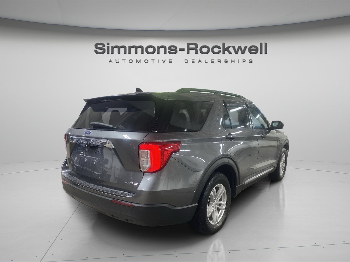 Used 2023 Ford Explorer XLT AWD/4WD image 5