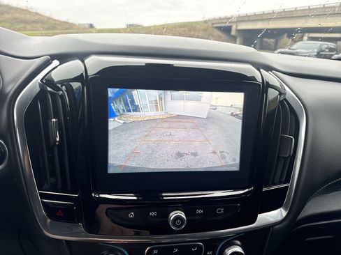 Used 2018 Chevrolet Traverse LT image 26