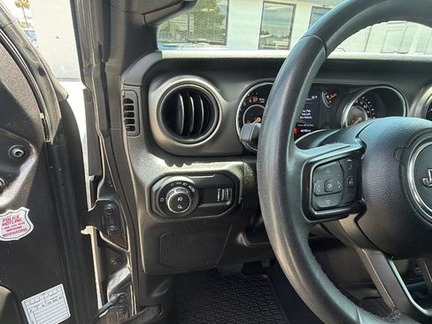 Used 2023 Jeep Gladiator Sport AWD/4WD image 14