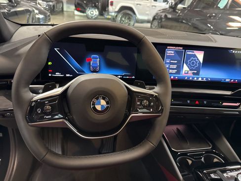 Used 2025 BMW 530i RWD image 12