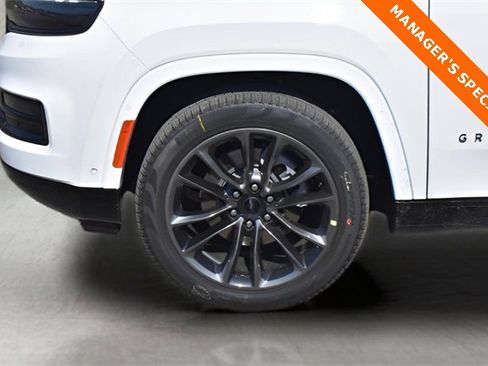 New 2025 Jeep Grand Wagoneer Series II Obsidian w/ Quick Order Packagew 28T image 9