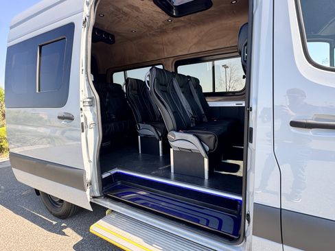 Used 2023 Mercedes-Benz Sprinter 2500 image 24