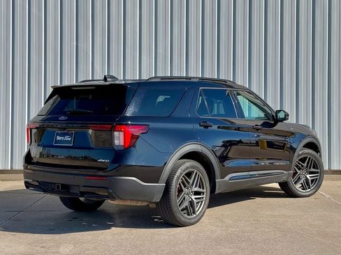 Used 2025 Ford Explorer ST-Line w/ ST-Line Street Pack AWD/4WD image 6