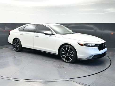 Used 2024 Honda Accord Touring image 3