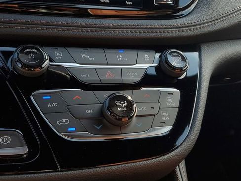 New 2026 Chrysler Pacifica Pinnacle w/ Trailer Tow Group image 31