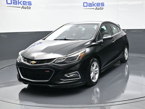 Used 2018 Chevrolet Cruze LT w/ Convenience Package image 4