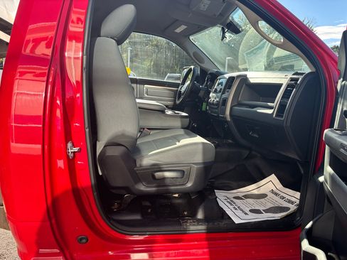 Used 2017 RAM 5500 Tradesman w/ Power & Remote Entry Group image 38