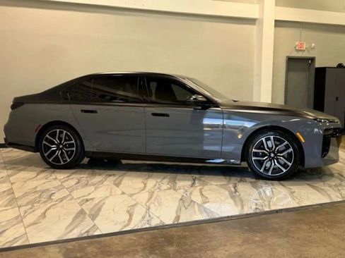 Used 2025 BMW 760i xDrive w/ Executive Package AWD/4WD image 6