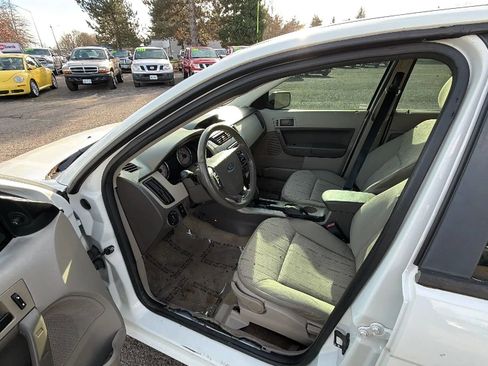 Used 2010 Ford Focus SE image 7