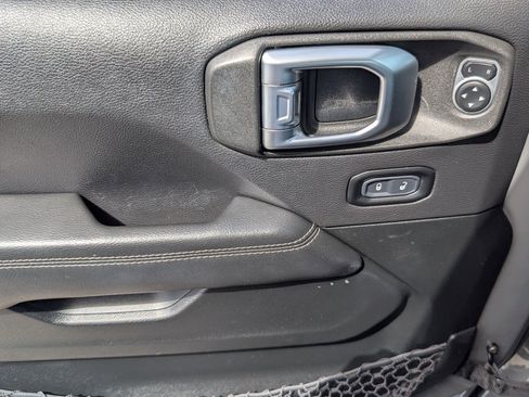 Used 2020 Jeep Wrangler Unlimited Sahara image 15