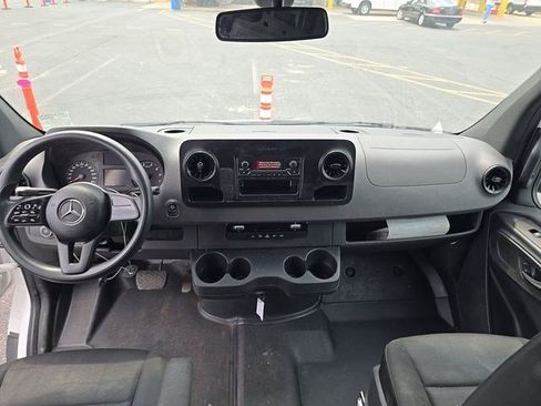 Used 2022 Mercedes-Benz Sprinter 2500 image 3