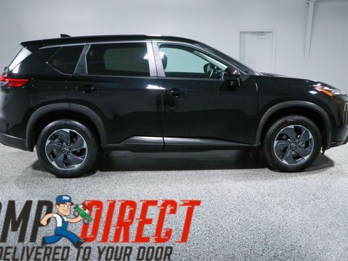 Used 2024 Nissan Rogue SV FWD image 6