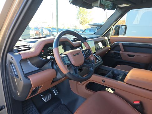 Certified 2025 Land Rover Defender 110 image 22