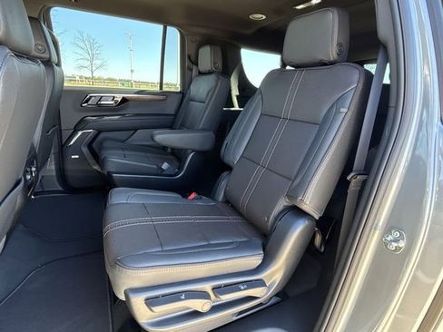 New 2026 Chevrolet Suburban High Country RWD image 28