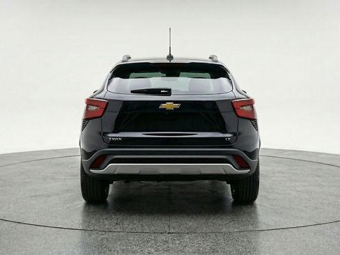 Used 2025 Chevrolet Trax LT w/ LT Convenience Package image 7