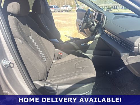 Used 2025 Hyundai Elantra Sport image 12
