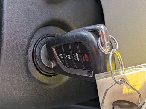 Used 2021 Toyota Corolla LE image 16