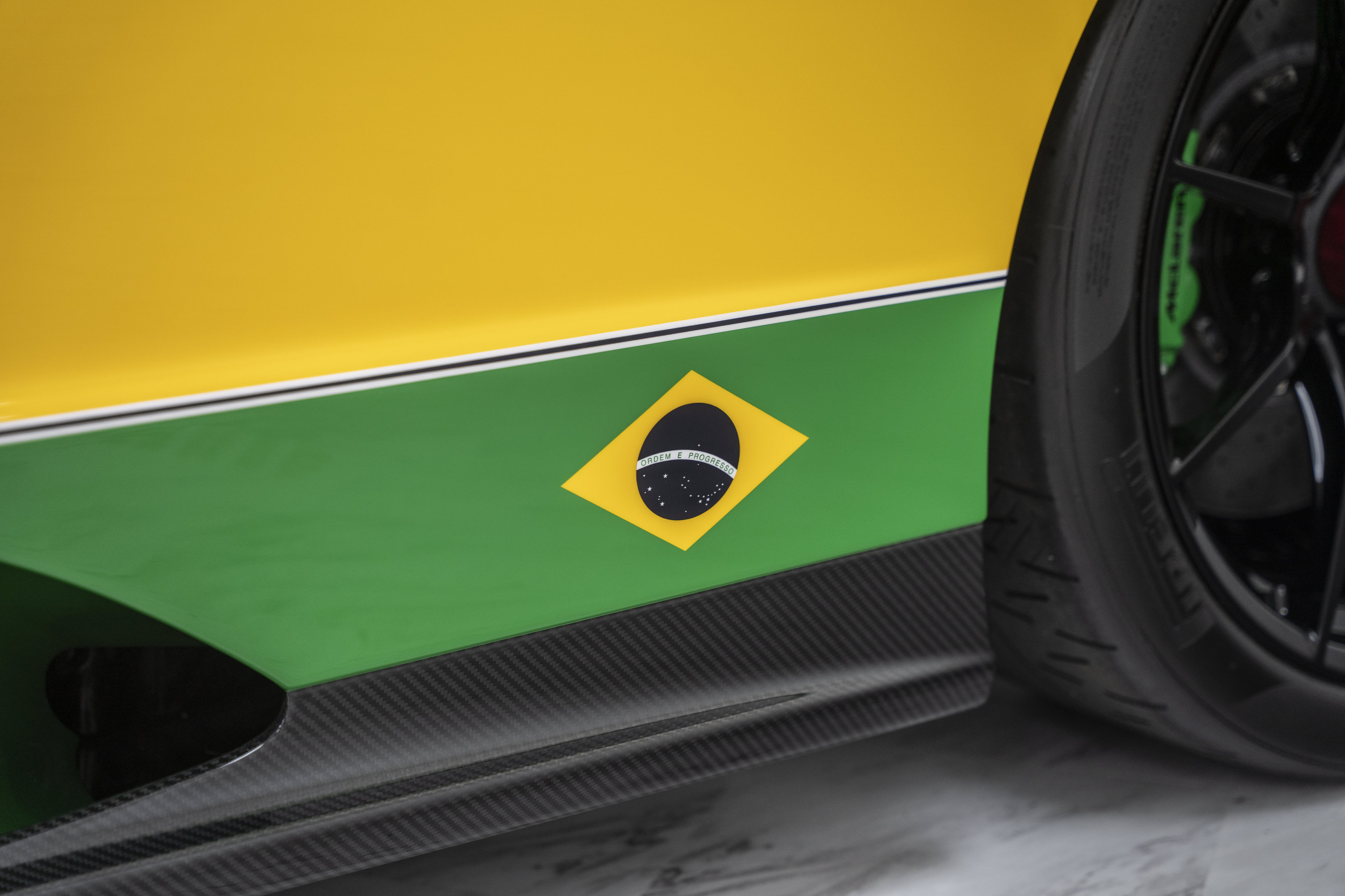 Used 2019 McLaren Senna RWD image 14