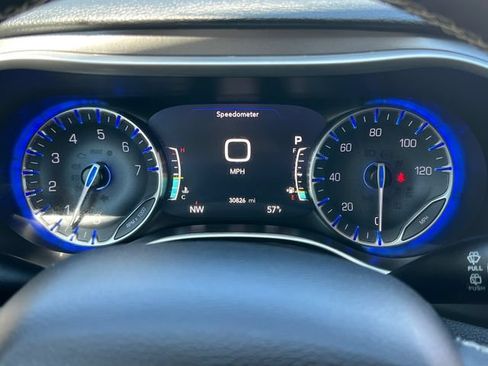 Used 2024 Chrysler Pacifica Touring-L AWD/4WD image 21