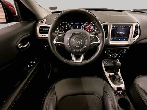 Used 2019 Jeep Compass Latitude w/ Popular Equipment Group FWD image 5