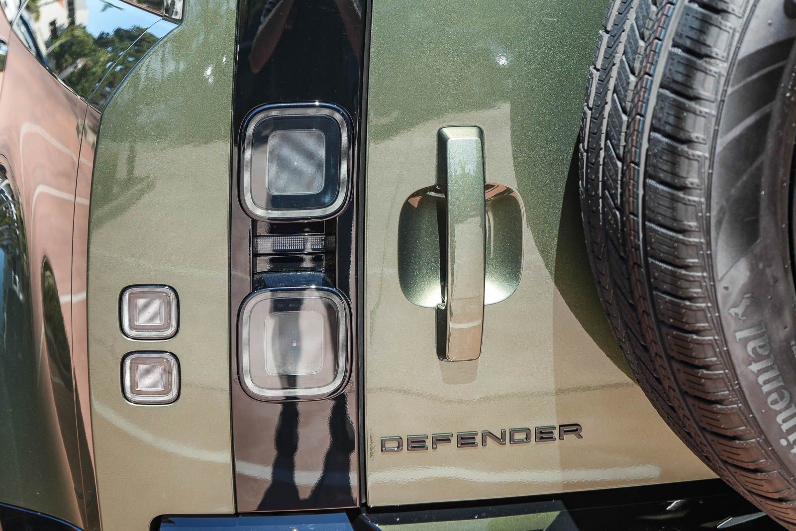 New 2026 Land Rover Defender 110 X-Dynamic SE AWD/4WD image 7