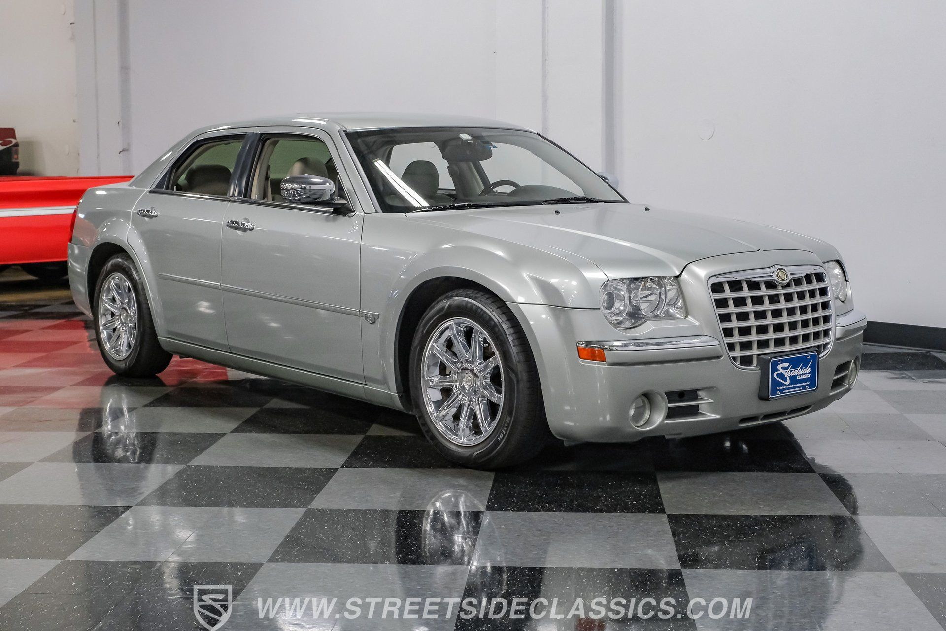 Used 2005 Chrysler 300 C w/ Navigation & Sound Group II RWD image 16