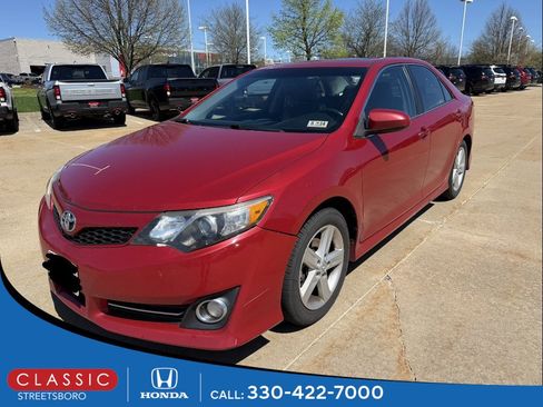Used 2013 Toyota Camry SE FWD image 1