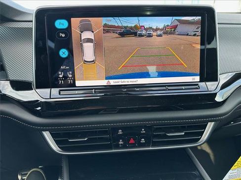 New 2025 Volkswagen Atlas Cross Sport SEL Premium R-Line AWD/4WD image 19